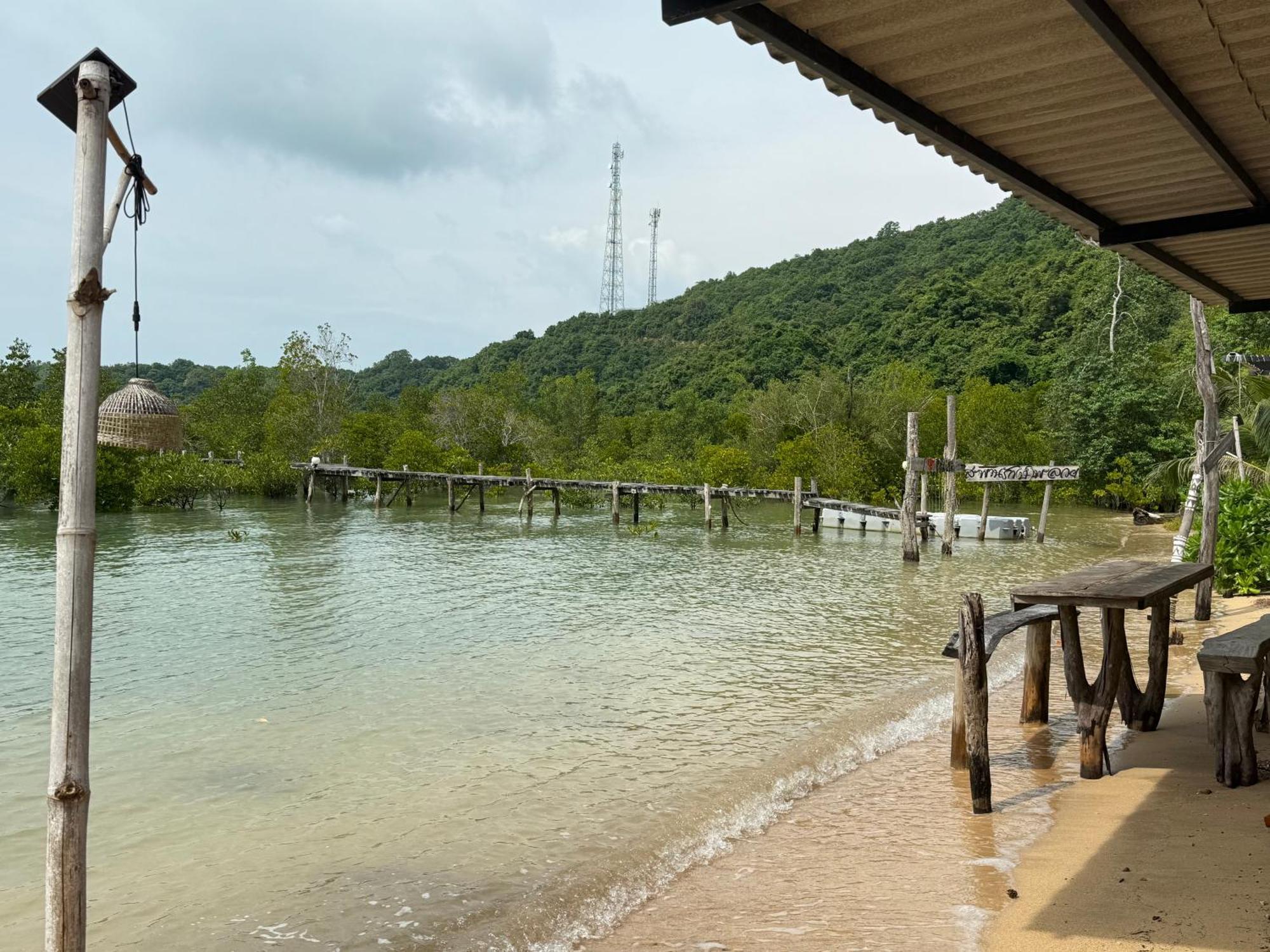 Baan Plai Laem Homestay Koh Phaluai Extérieur photo